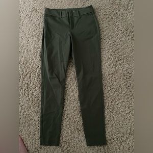 Old Navy high rise pixie size 2 petite